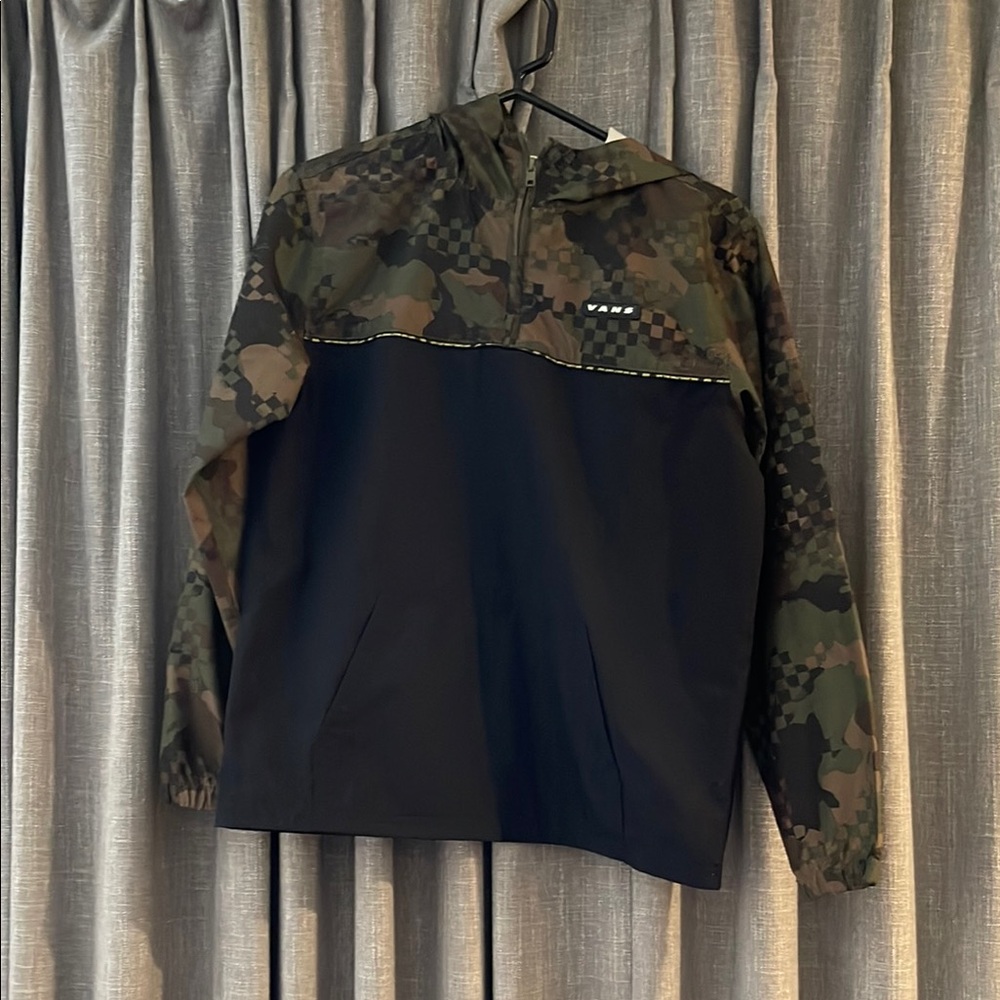 Vans Kids Large Black and Camouflage Windbreaker
